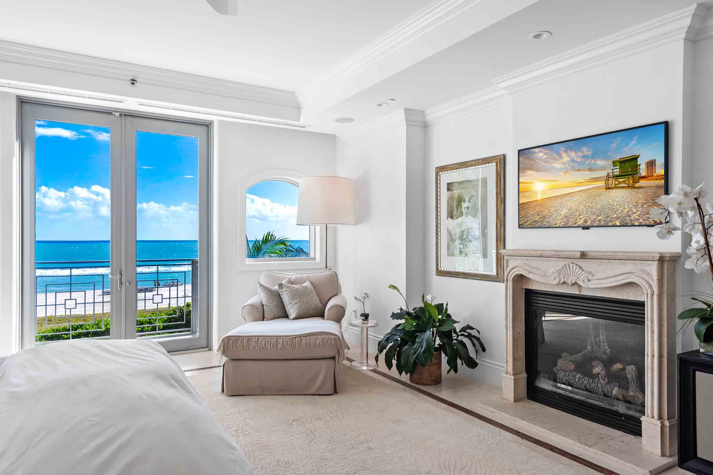 Bath Club Villa 3002 Upstairs Bedroom Fireplace