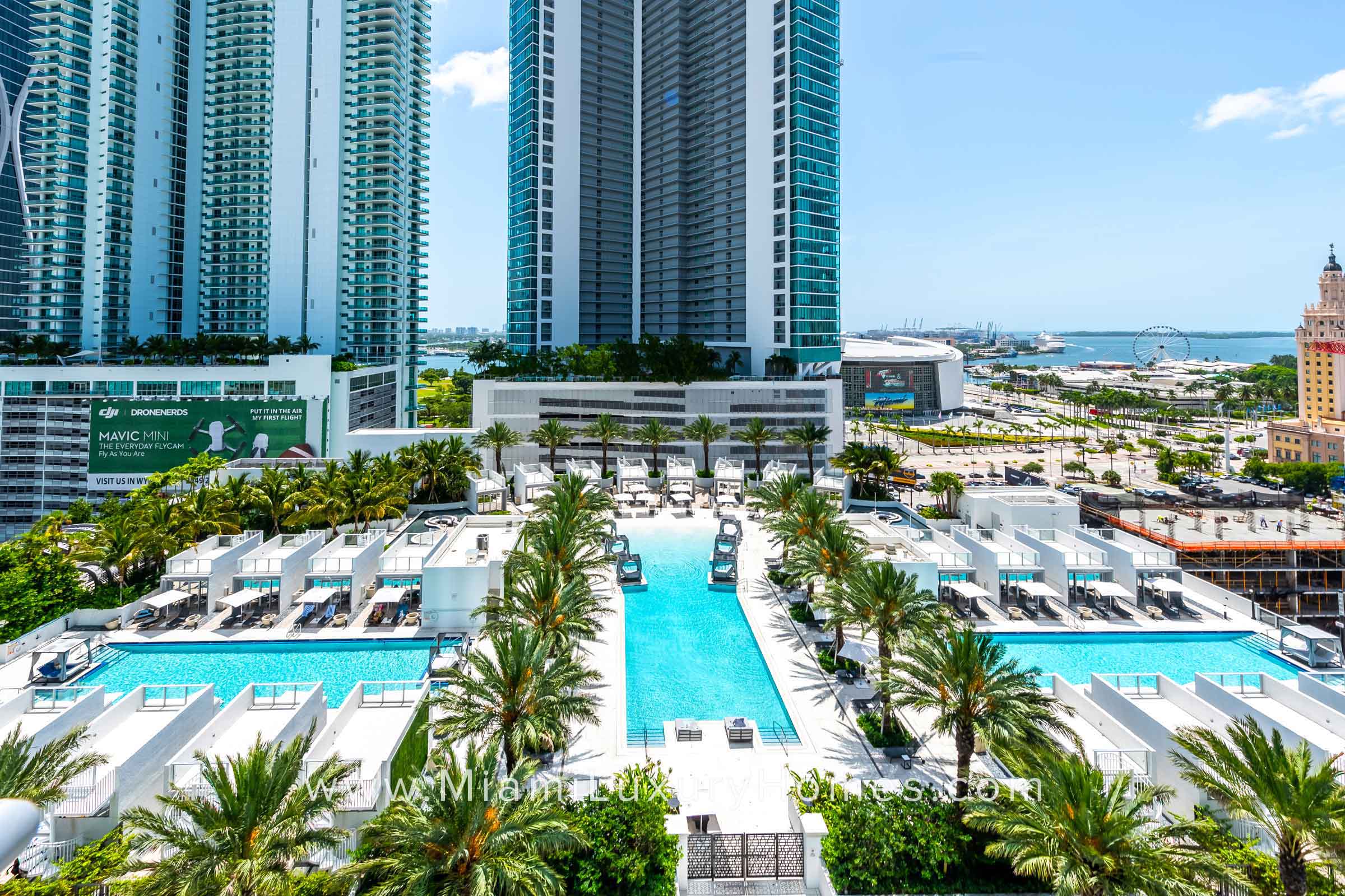 Paramount Miami Worldcenter Pool Deck