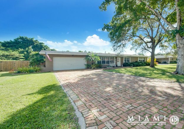 JUST LISTED | Pinecrest 3Bed/2Bath Home Offered at $724,888