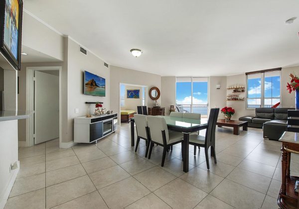 Courvoisier Courts LPH-12 Dining Room Courvoisier Courts LPH-12 Dining Room