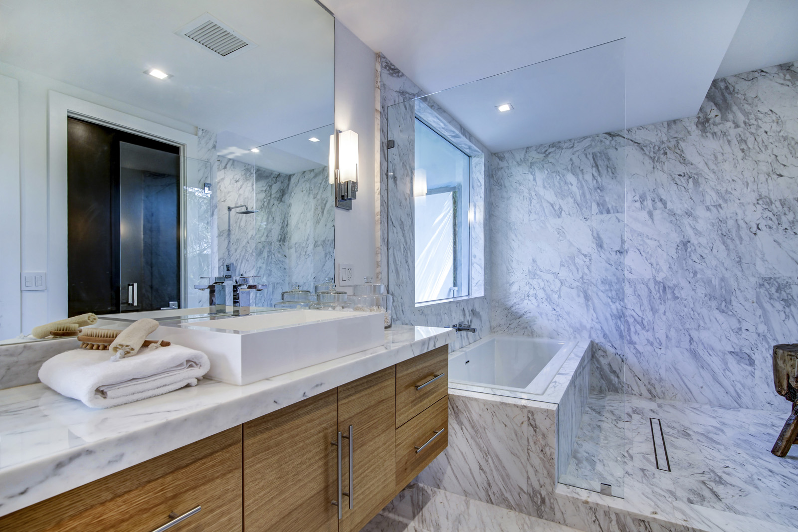 3737 Justison Road Master Bathroom 3737 Justison Road Master Bathroom