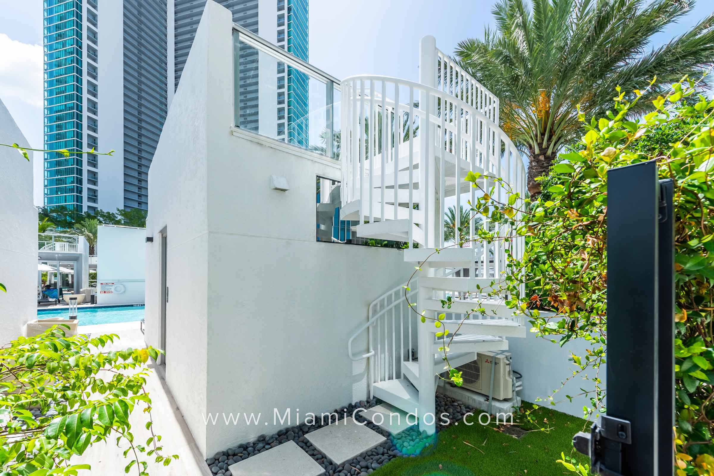 Paramount Miami Pool Cabana Roofdeck