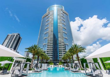 JUST LISTED | Paramount Miami Worldcenter Condo w/Private Poolside Cabana $1.150M