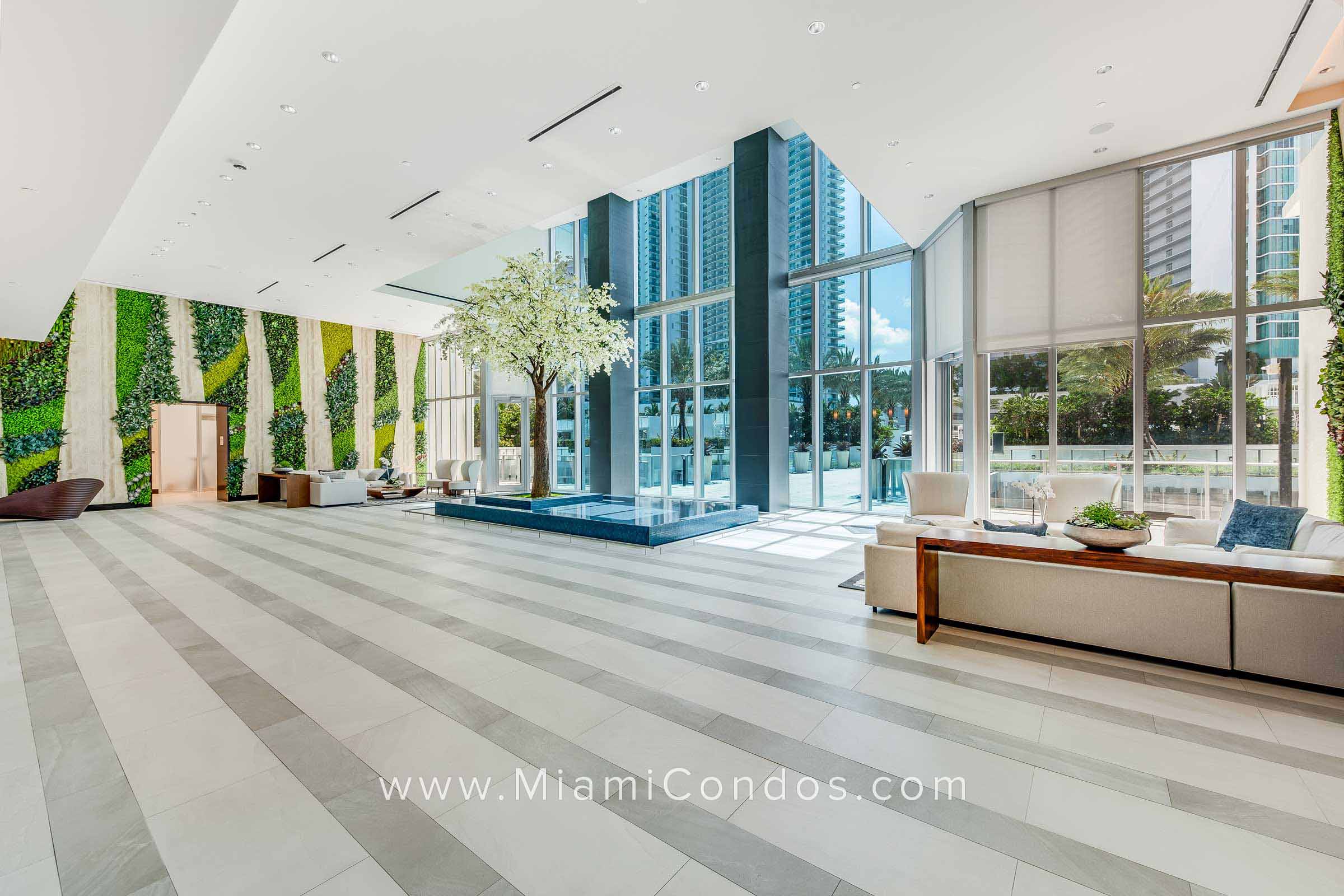 Paramount Miami Worldcenter 7th Floor Lounge