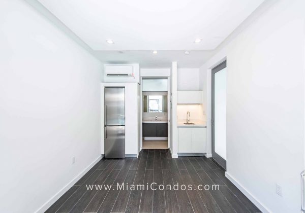 Paramount Miami Worldcenter Pool Cabana #21 Kitchenette