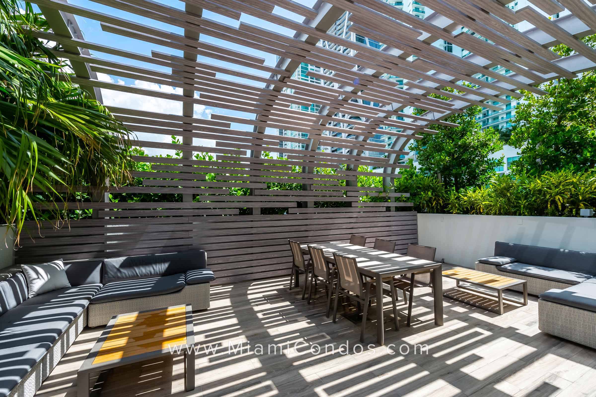 Paramount Miami Worldcenter Outdoor Lounge