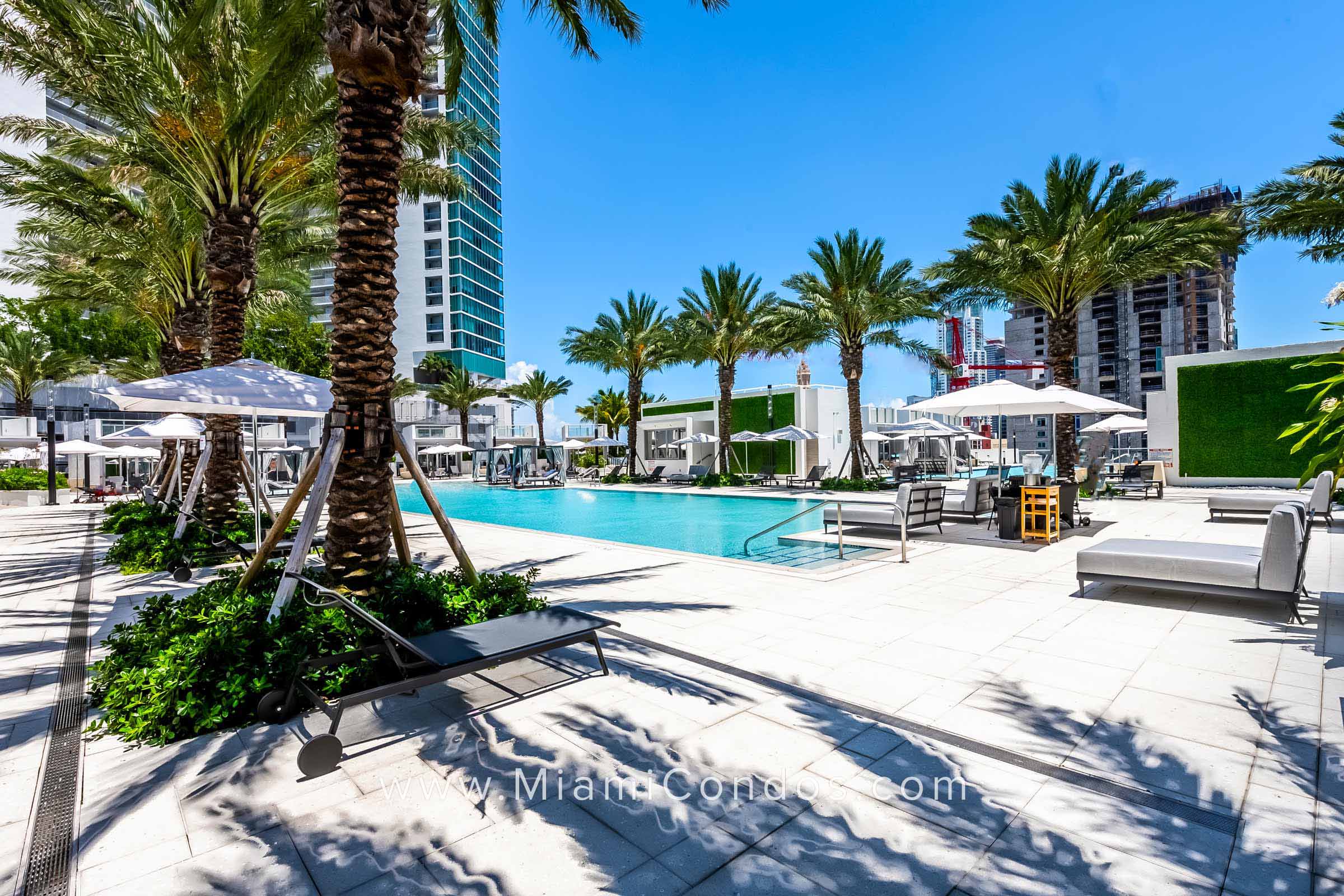 Paramount Miami Worldcenter Pool