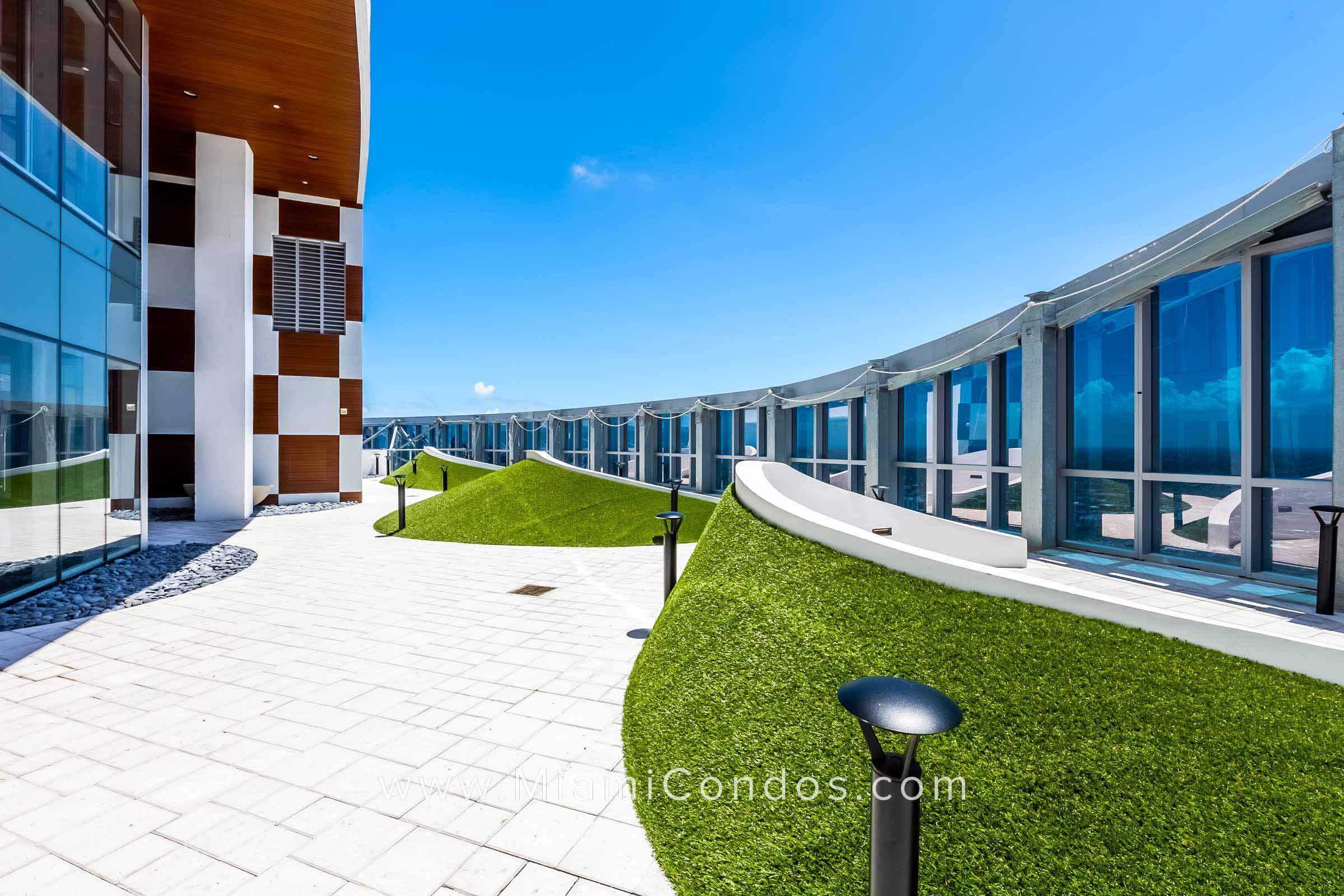 Paramount Miami Worldcenter Rooftop Skydeck