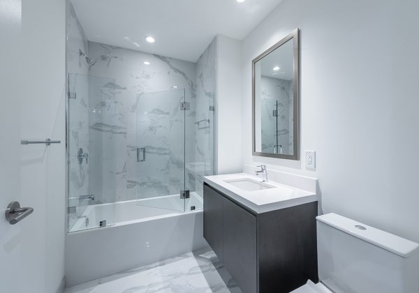 Paramount Miami Worldcenter Unit 1405 Guest Bathroom