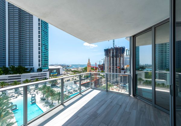 Paramount Miami Worldcenter Unit 1405 Terrace