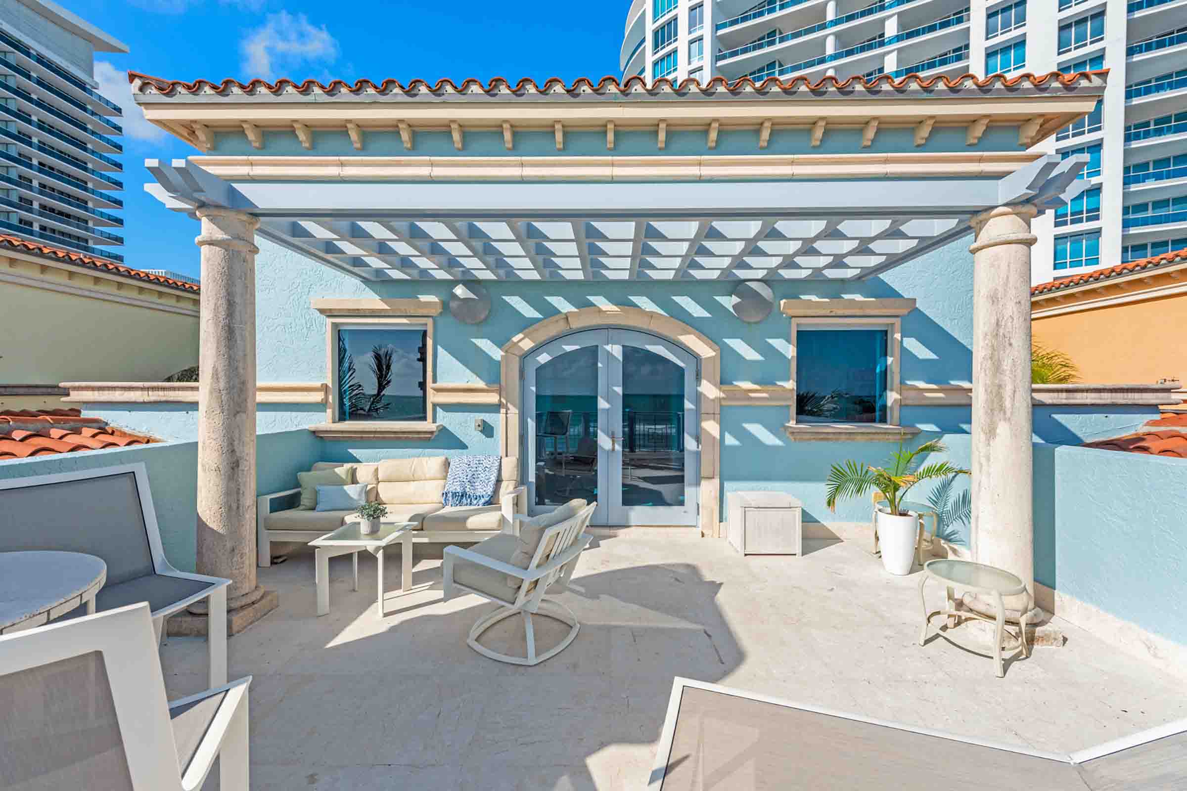 Bath Club Villa 3002 Rooftop Pergola