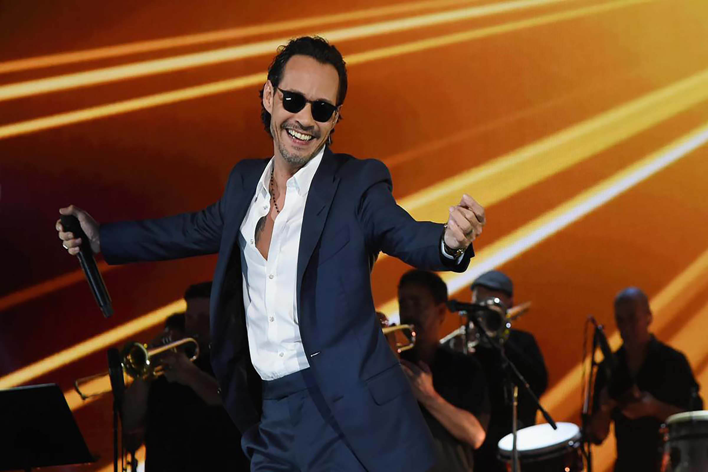 Marc Anthony Performing