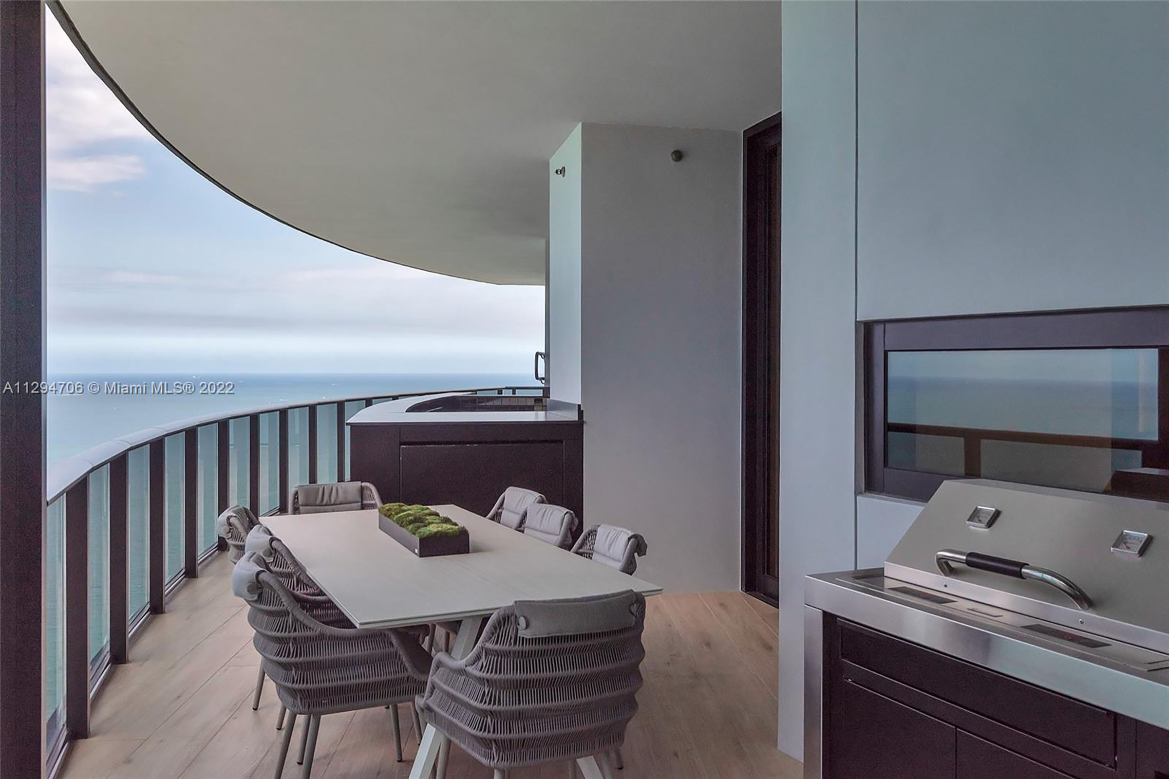 Porsche Tower 4705 Messi Terrace Porsche Tower 4705 Messi Terrace