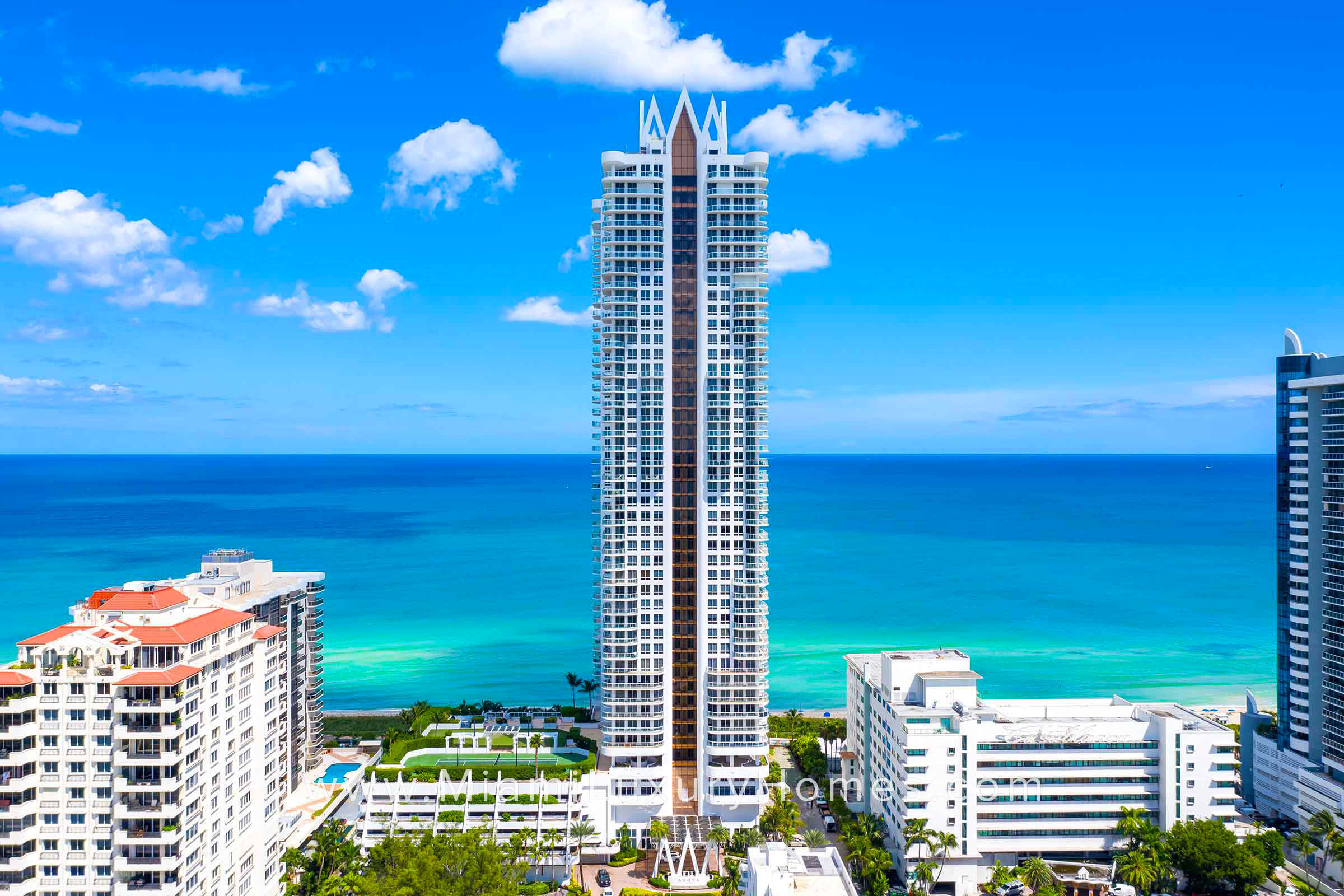 Akoya Condo Building in Miami Beach