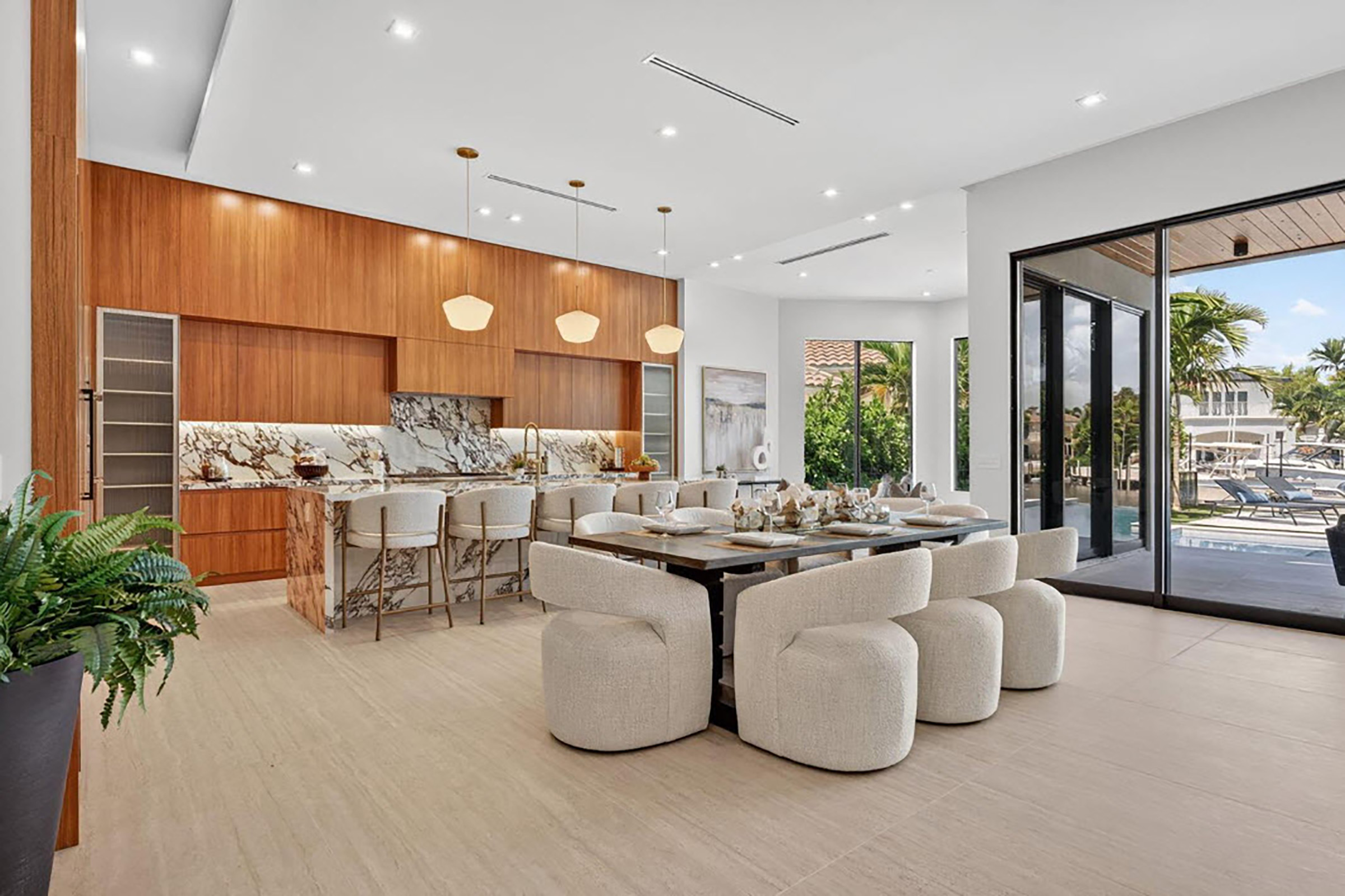 721 NE 34th Street Dining Room 721 NE 34th Street Dining Room