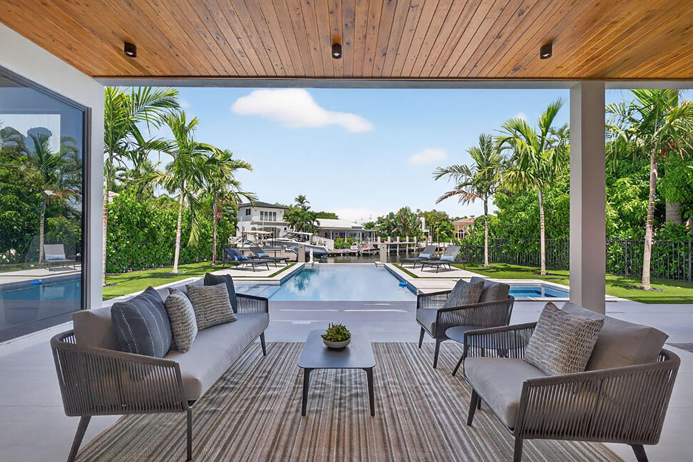 721 NE 34th Street Patio View 721 NE 34th Street Patio View