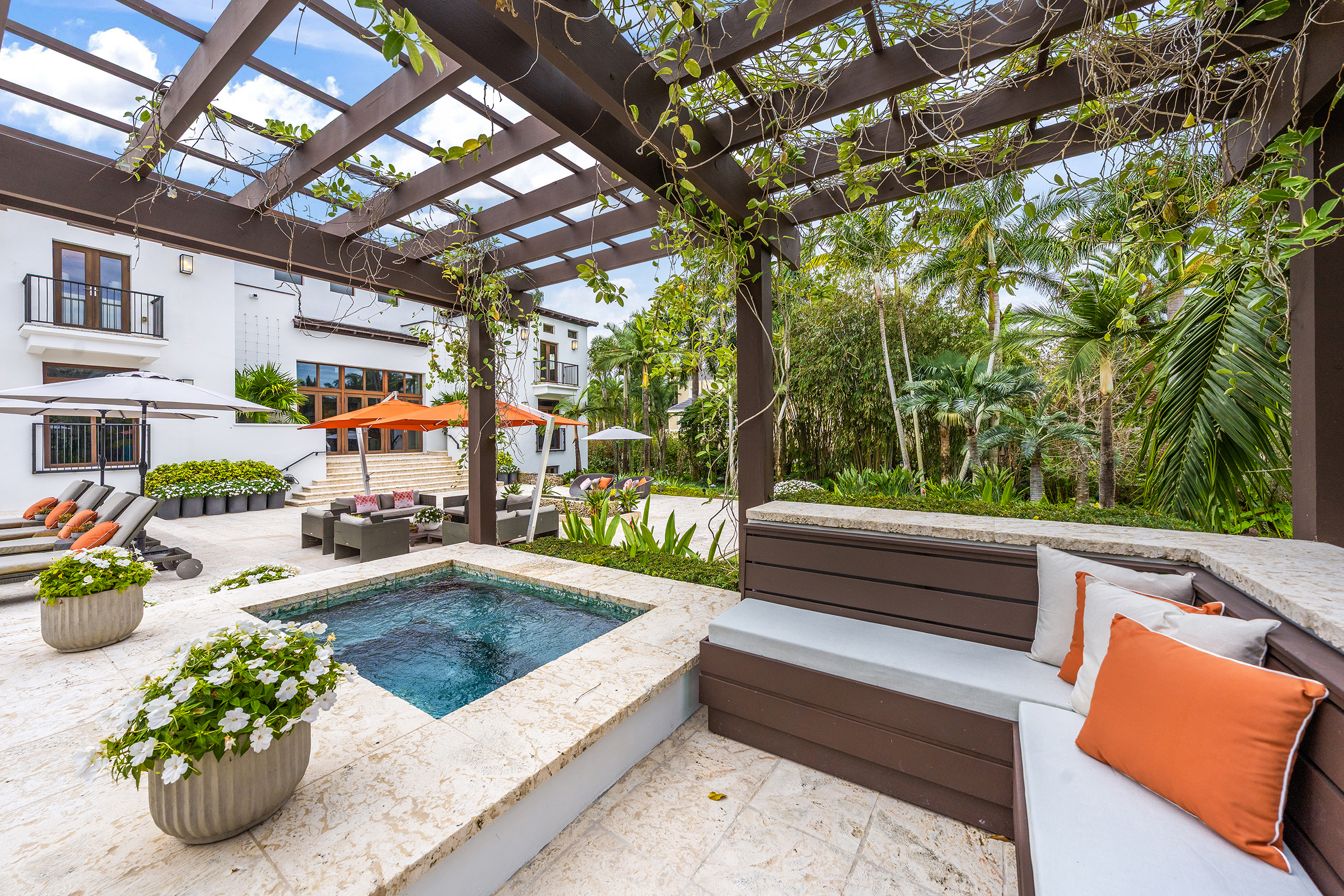 Whirlpool and Outdoor Lounge at Gables Estates Home Whirlpool and Outdoor Lounge at Gables Estates Home