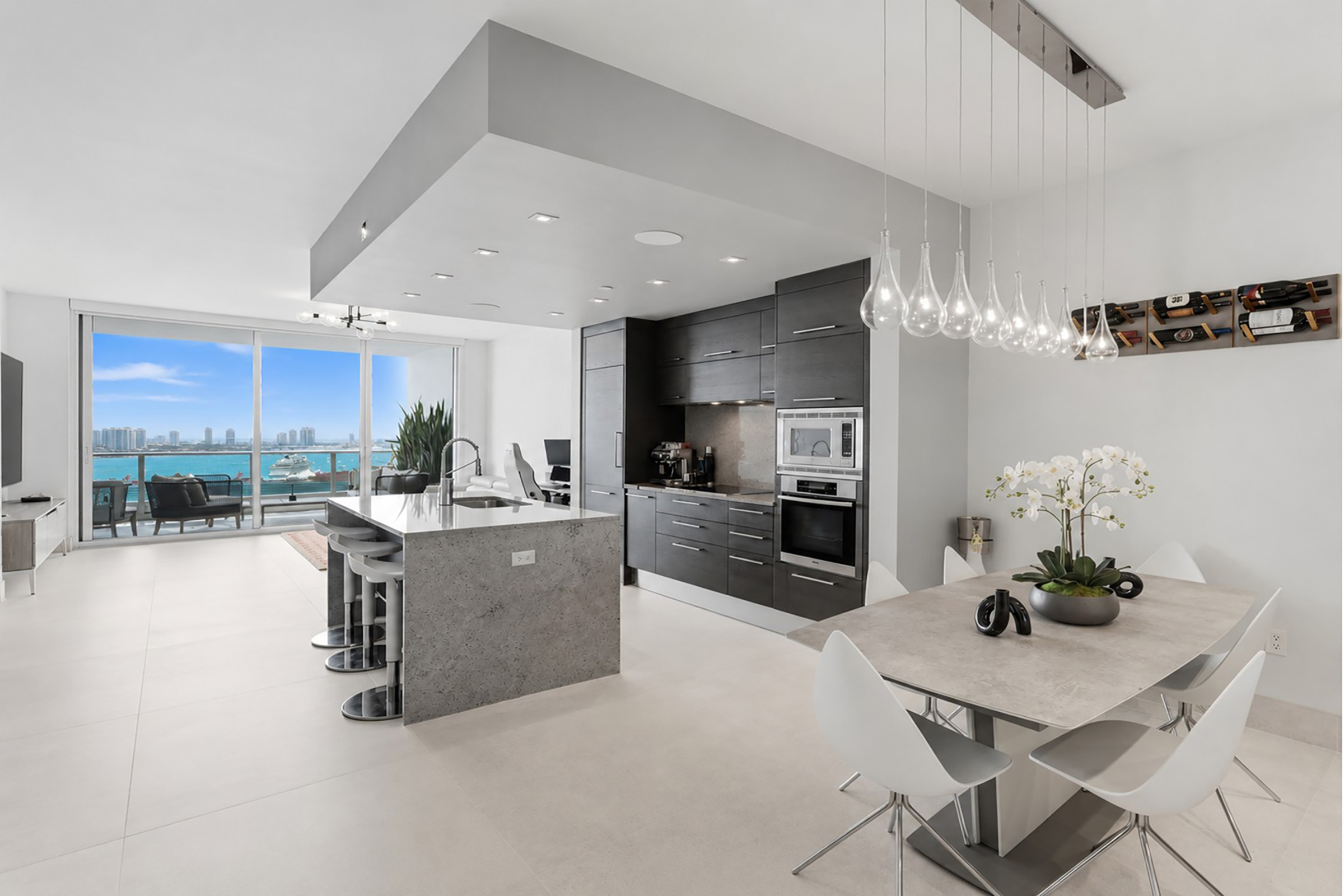 900 Biscayne Bay 3607 Dining and Kitchen 900 Biscayne Bay 3607 Dining and Kitchen