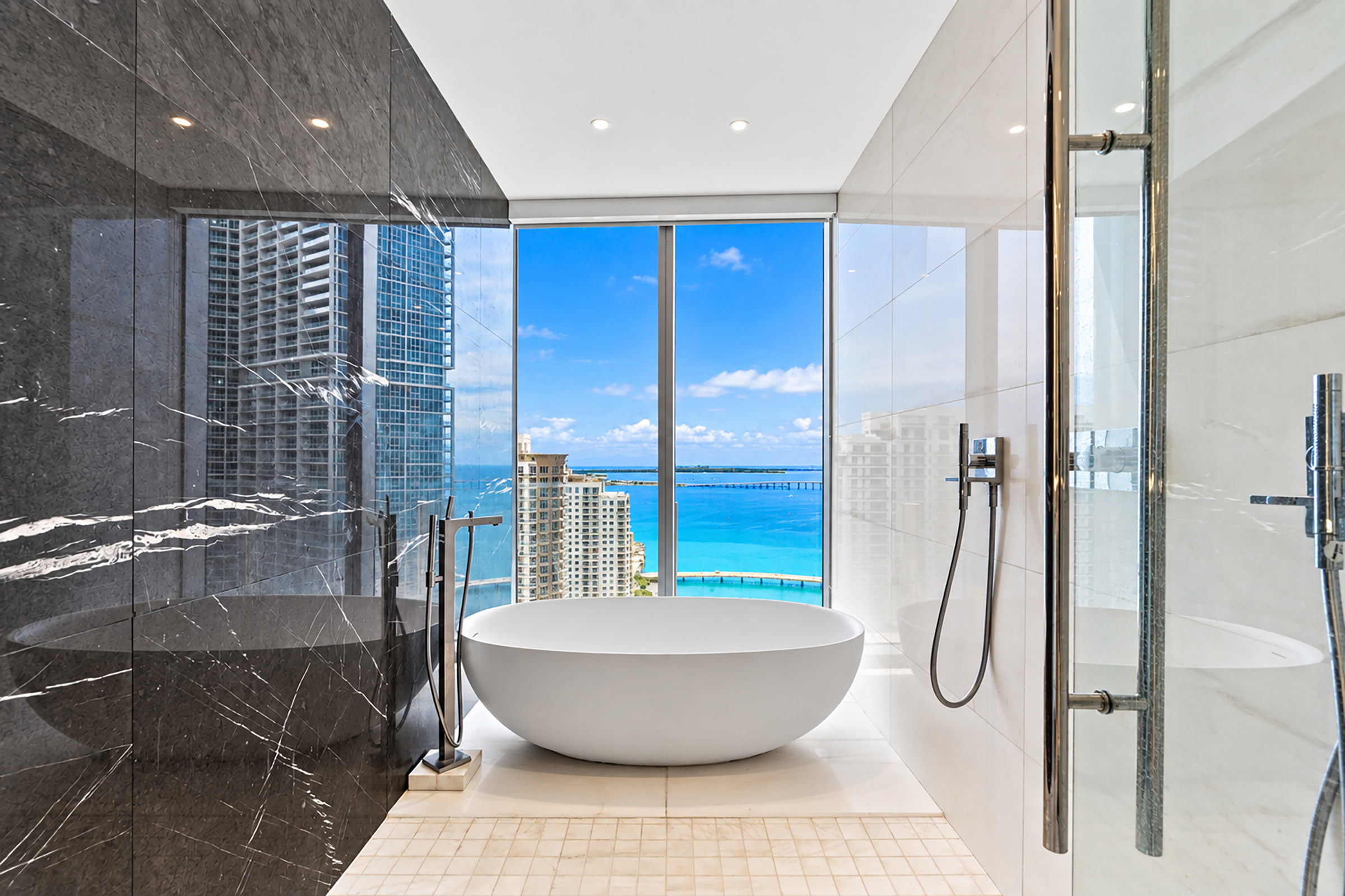 Aston Martin Residence 3304C Bathroom Waterview Aston Martin Residence 3304C Bathroom Waterview